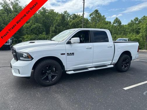 2017 RAM 1500 Night Crew Cab 4x4 5'7' Box