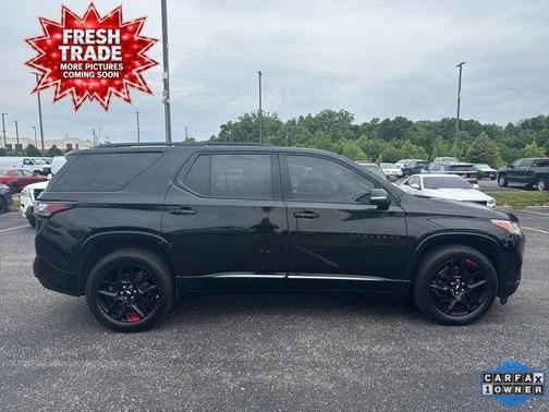 Mosaic Black Metallic 2021 Chevrolet Traverse Premier