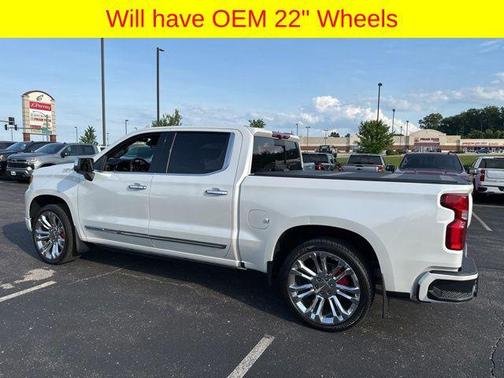 Iridescent Pearl Tricoat 2024 Chevrolet Silverado 1500 High Country