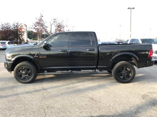 2017 RAM 2500 Laramie Crew Cab 4x4 6'4' Box