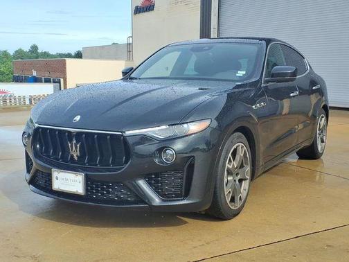 Nero Ribelle Metallic 2023 Maserati Levante Modena