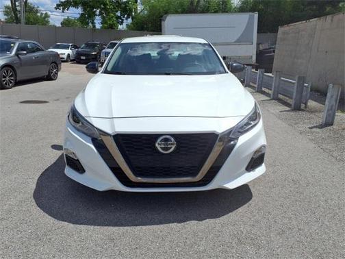 2022 Nissan Altima SR FWD