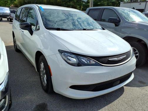 Bright White Clearcoat 2024 Chrysler Voyager LX