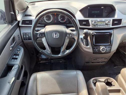 White 2015 Honda Odyssey Touring Elite