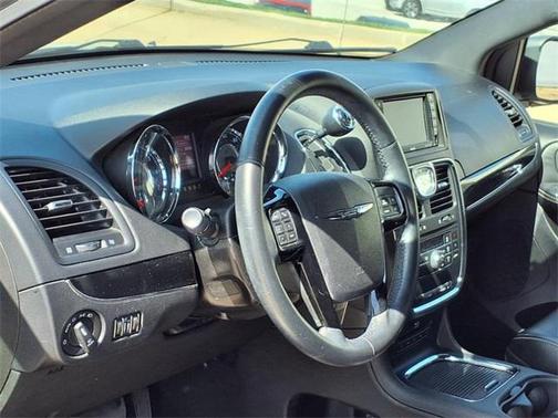 2015 Chrysler Town & Country S