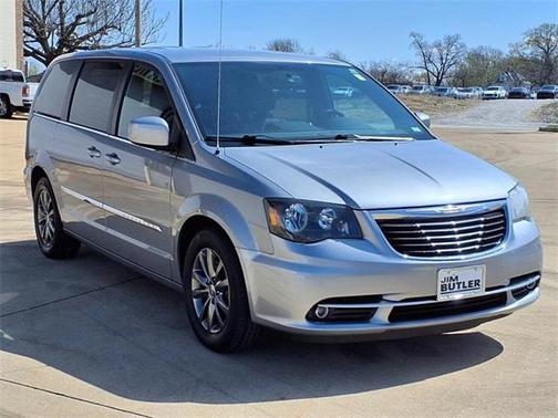 2015 Chrysler Town & Country S