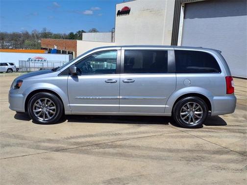 2015 Chrysler Town & Country S