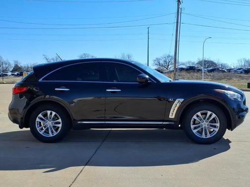 2017 INFINITI QX70 Base