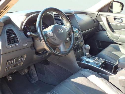 2017 INFINITI QX70 Base