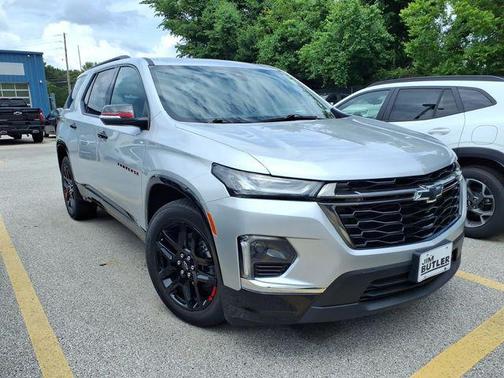 Silver Ice Metallic 2022 Chevrolet Traverse Premier