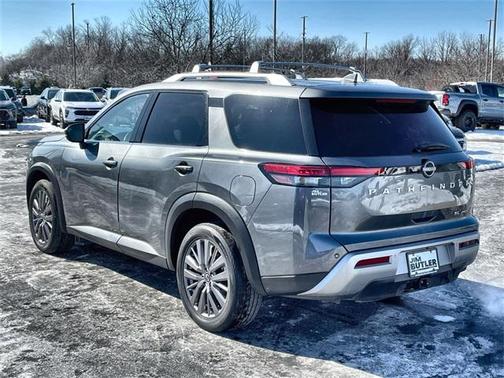 2023 Nissan Pathfinder SL 4WD