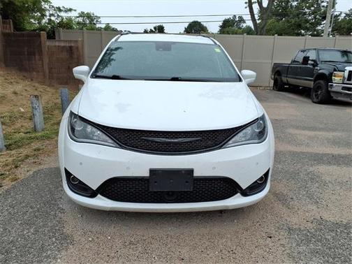 2020 Chrysler Pacifica Touring-L Plus