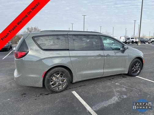 2020 Chrysler Pacifica Touring-L Plus