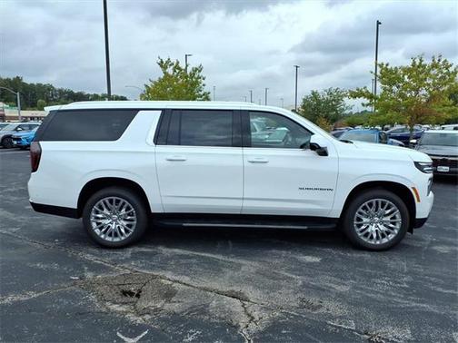 2025 Chevrolet Suburban LS