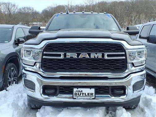 2022 RAM 2500 Tradesman Crew Cab 4x4 6'4' Box