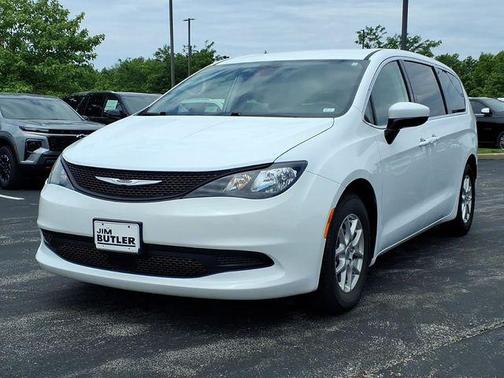 Bright White Clearcoat 2023 Chrysler Voyager LX