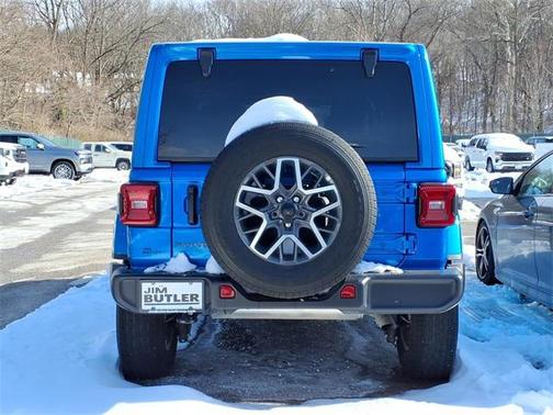 2025 Jeep Wrangler 4-Door Sahara 4x4