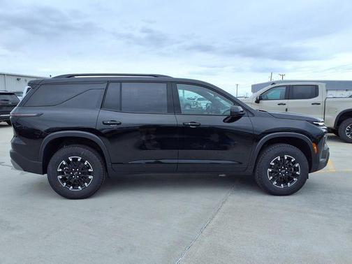 Mosaic Black Metallic 2026 Chevrolet Traverse AWD Z71