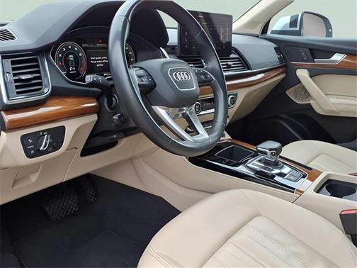 2023 Audi Q5 45 S line Premium Plus