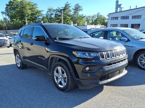 Diamond Black Crystal Pearlcoat 2024 Jeep Compass Latitude