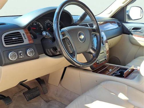 White Diamond Tricoat 2008 Chevrolet Suburban 1500 LTZ