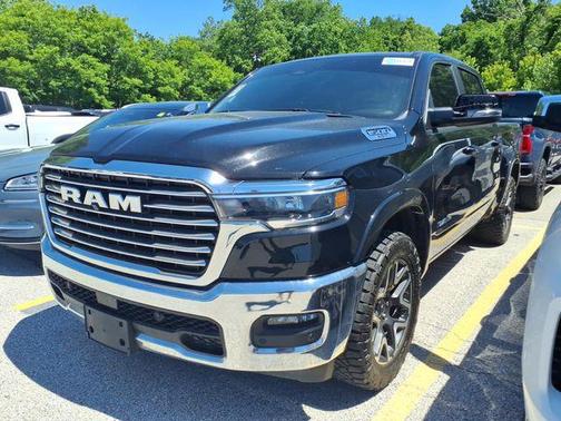 Diamond Black Crystal Pearlcoat 2025 RAM 1500 Laramie