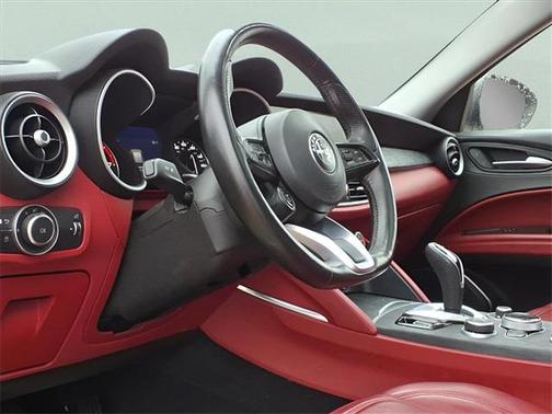 2021 Alfa Romeo Stelvio Base