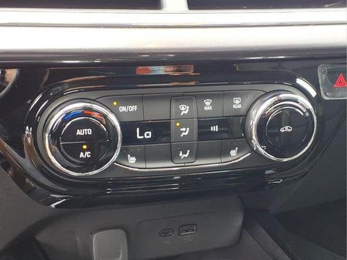 Summit White 2026 Chevrolet Trax FWD ACTIV