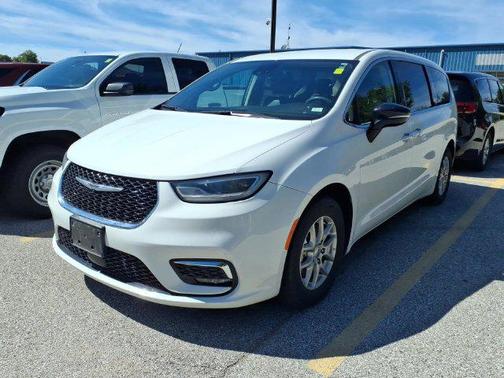 Bright White Clearcoat 2024 Chrysler Pacifica Touring L