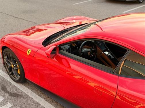 2021 Ferrari Roma Base