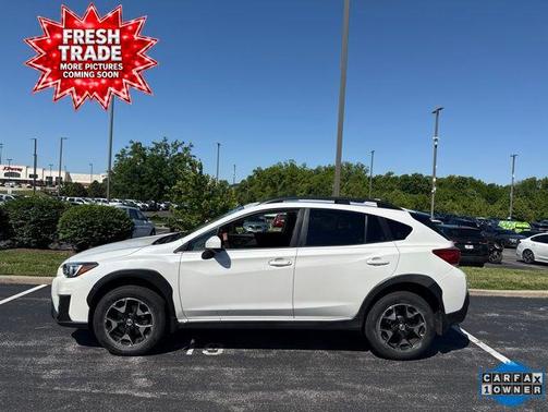 Crystal White Pearl 2018 Subaru Crosstrek 2.0i Premium