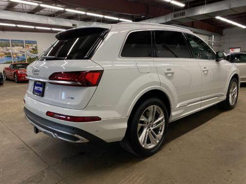 2020 Audi Q7 55 Premium Plus