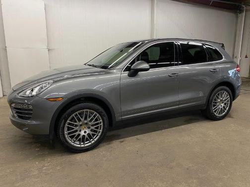 Meteor Gray Metallic 2014 Porsche Cayenne Cayenne