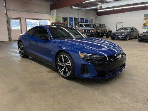 2022 Audi e-tron GT Prestige