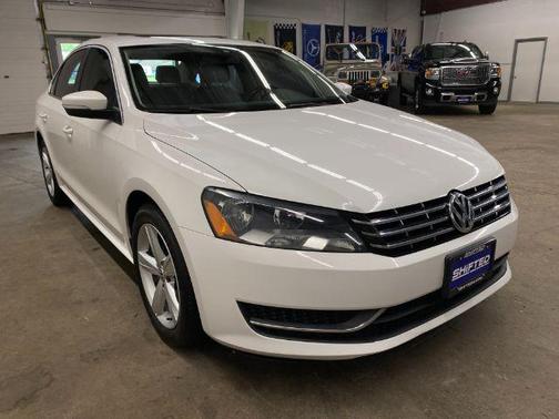 2013 Volkswagen Passat 2.0 TDI SE w/ Sunroof