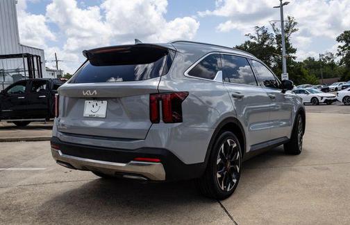 Wolf Gray 2024 Kia Sorento SX