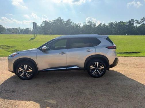 Champagne Silver Metallic 2023 Nissan Rogue SL