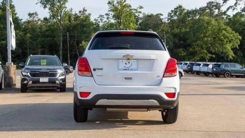 Summit White 2019 Chevrolet Trax LT