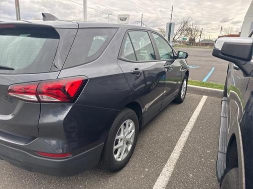 2022 Chevrolet Equinox LS