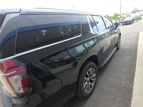 2023 Chevrolet Suburban LS