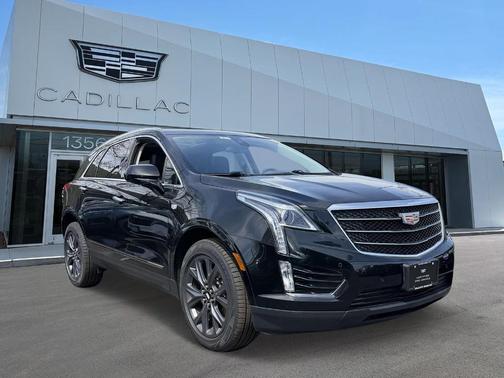 Stellar Black Metallic 2018 Cadillac XT5 Luxury
