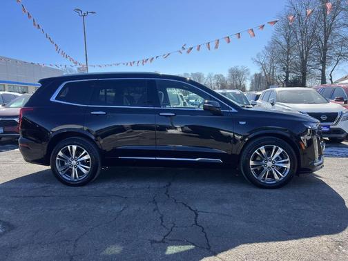 2025 Cadillac XT6 Premium Luxury FWD