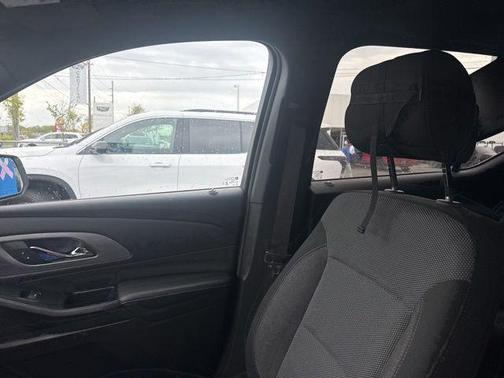 Summit White 2023 Chevrolet Traverse LT Cloth