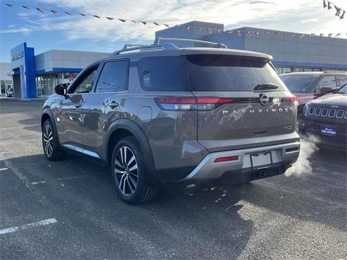 2023 Nissan Pathfinder Platinum