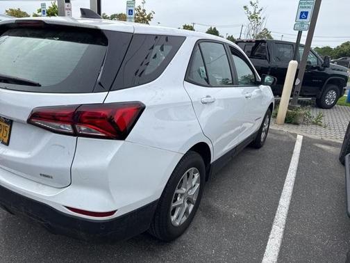 2023 Chevrolet Equinox LS