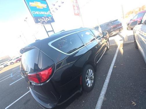 2019 Chrysler Pacifica Touring-L