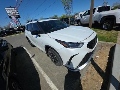 2022 Toyota Highlander XSE