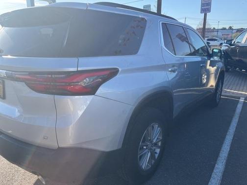 2022 Chevrolet Traverse LT Cloth
