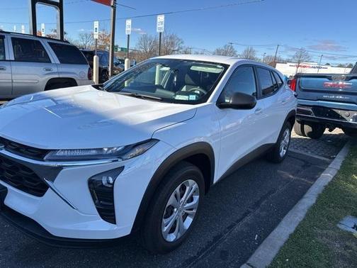 2024 Chevrolet Trax LS