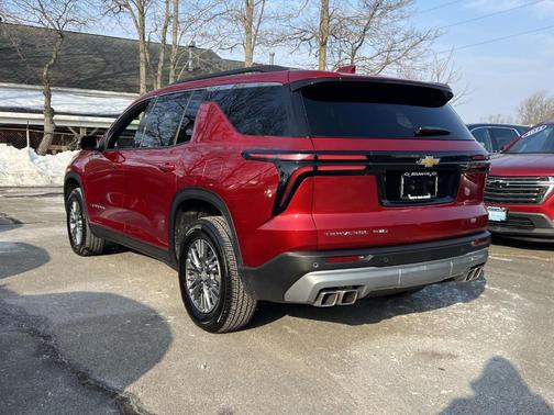 2025 Chevrolet Traverse LT